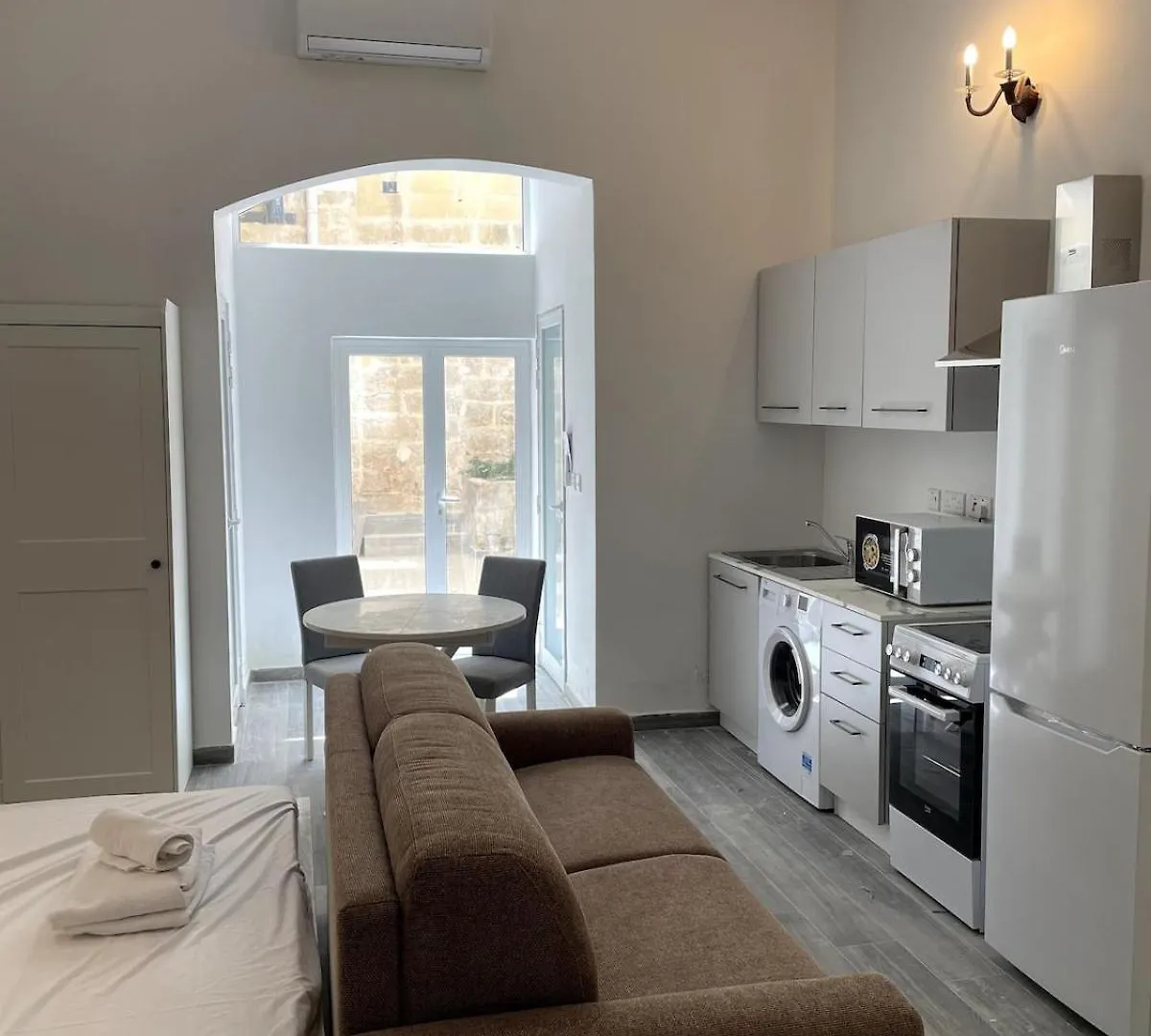 The Old Mint House Sleeps 15 Villa Valletta